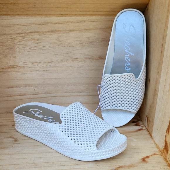 Skechers Plastic Waffle Design Open Toe Wedges - Picture 1 of 9